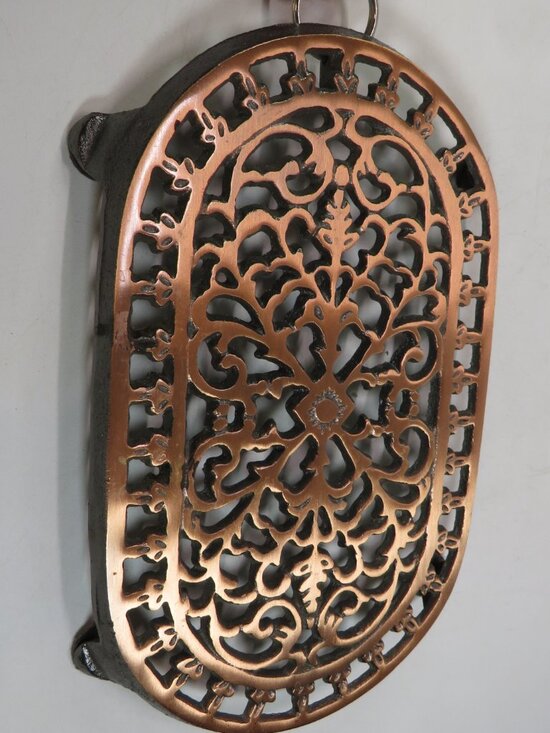 Vintage 1997 Old Dutch Design Cast Iron Oval Trivet, Copper Finish Victorian - Picture 2 of 10